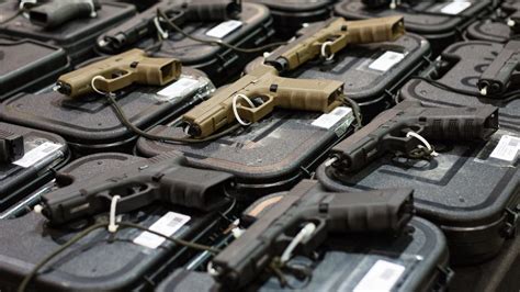 Federal judge rules Oregon’s tough new gun law is constitutional